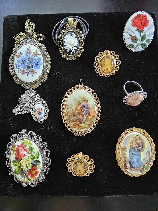 Source Unknown Jewelry - Vintage Brooch, Pendant, Pin Lot